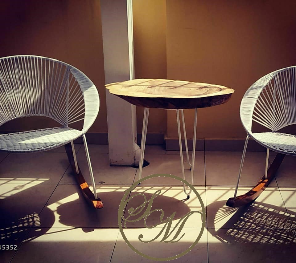 Juego de sillas mecedoras redondas par más mesa jpg